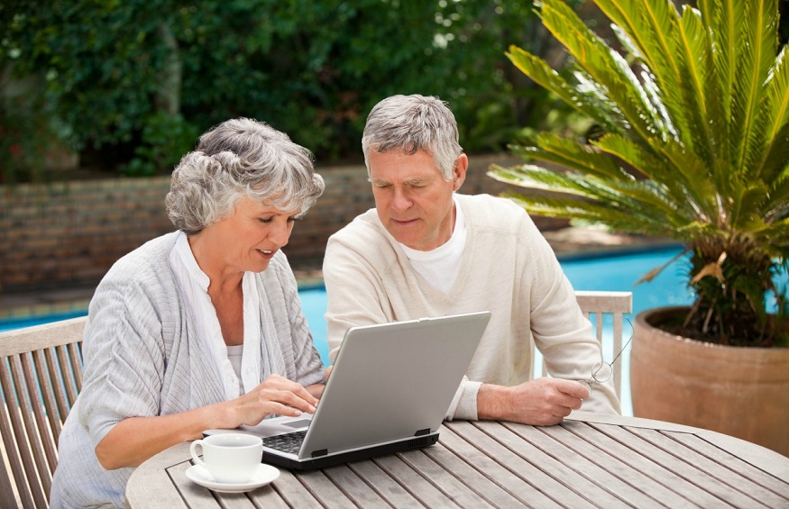 How retired folks can generate profits from dwelling with out funding?